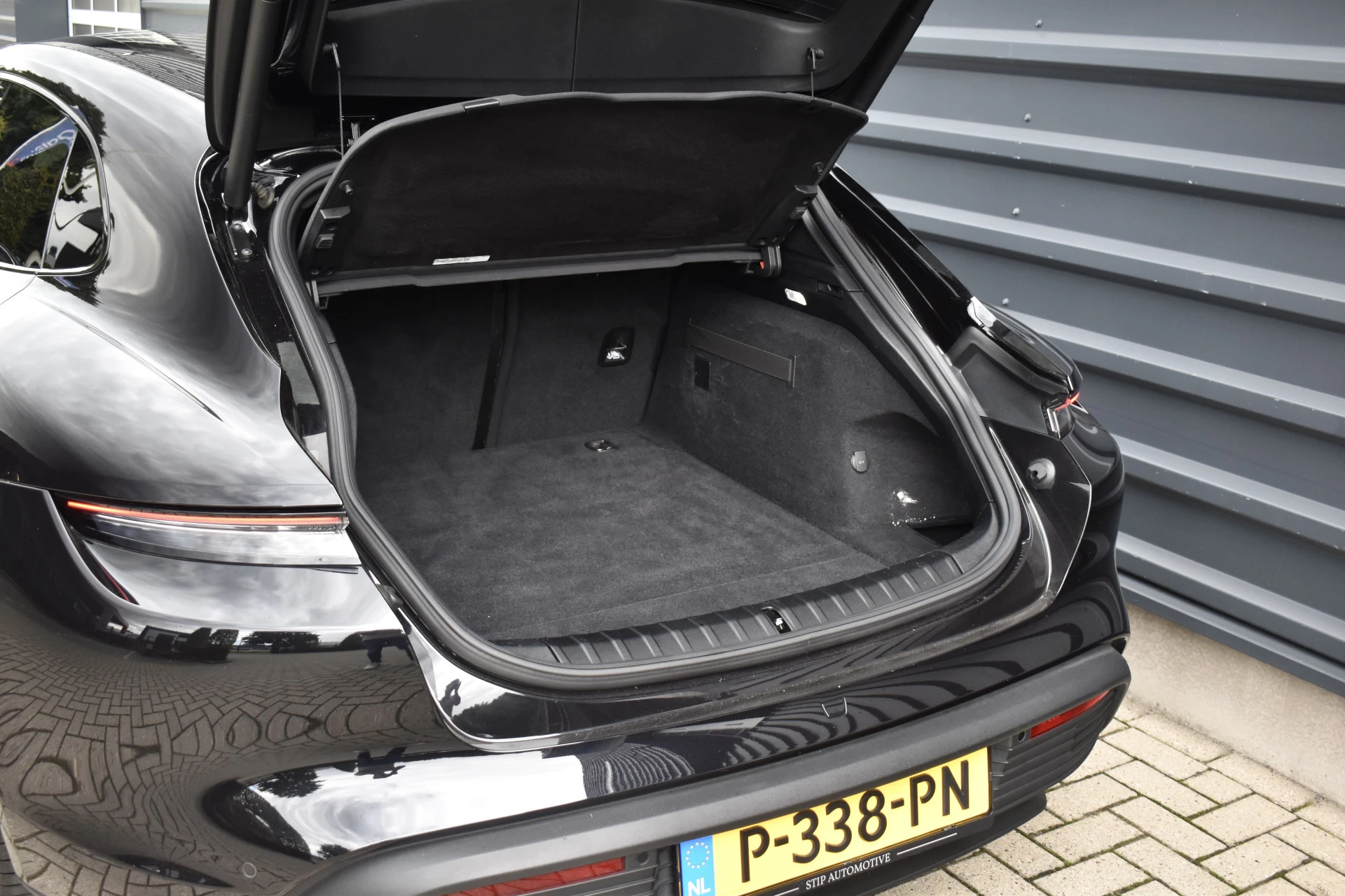 Hoofdafbeelding Porsche Taycan