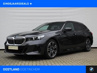 BMW 5 Serie Touring 530e M Sport Automaat / Panoramadak / Trekhaak / Achteruitrijcamera / M Sportonderstel / Adaptieve LED