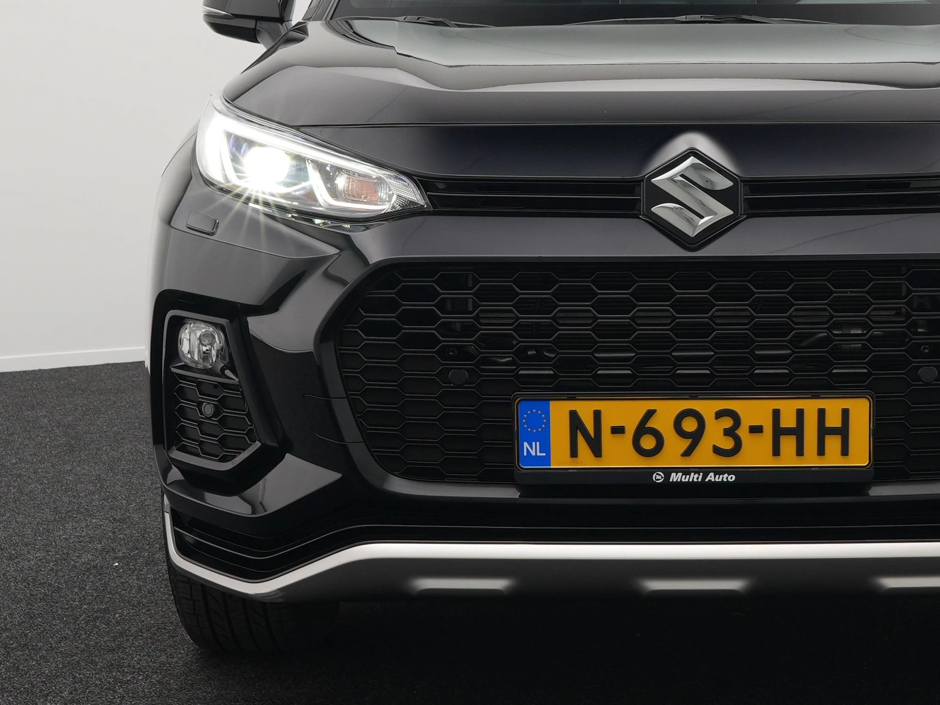 Hoofdafbeelding Suzuki Across