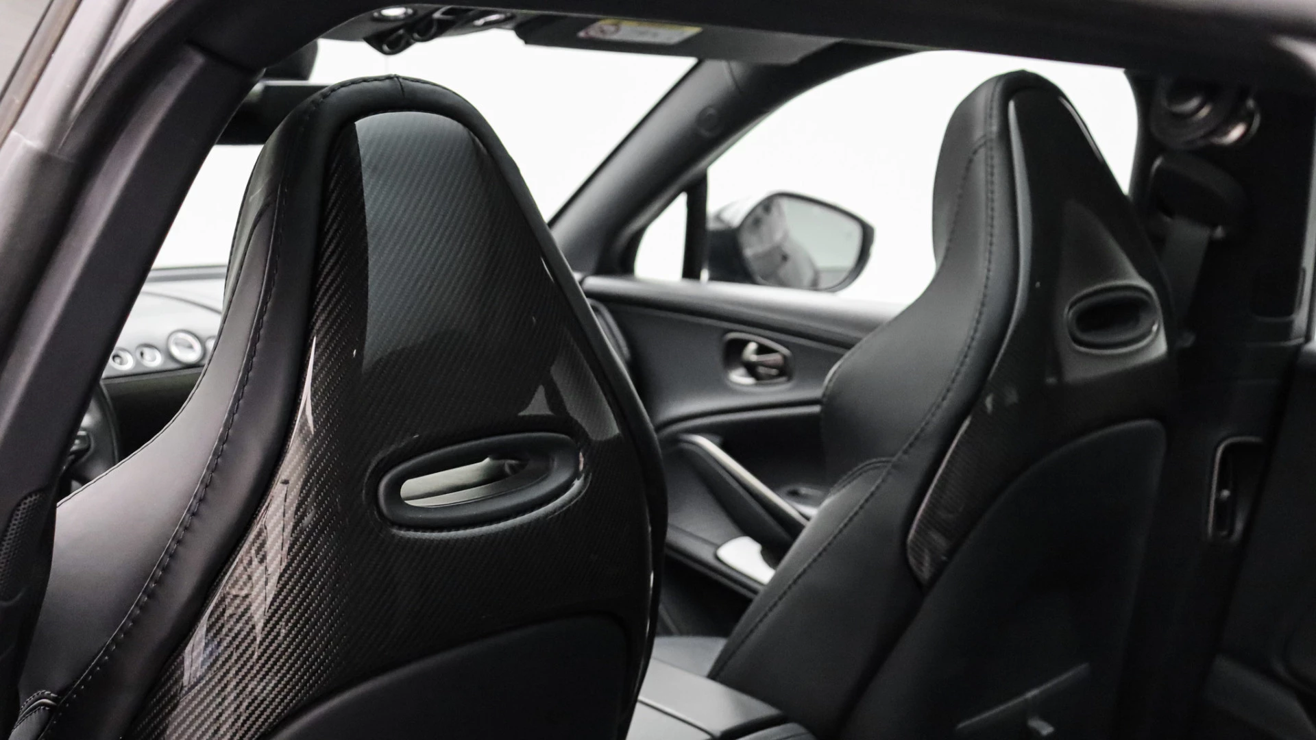 Hoofdafbeelding Aston Martin DBX