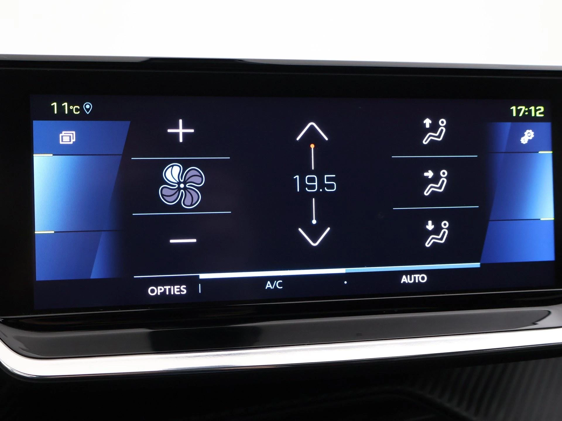 Hoofdafbeelding Peugeot e-2008