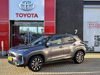 Toyota Yaris Cross 1.5 Hybrid 115 First Edition STUUR- EN STOELVERWARMING PDC ACHTER APPLE CAR PLAY & ANDROID AUTO 17" LM VELGEN