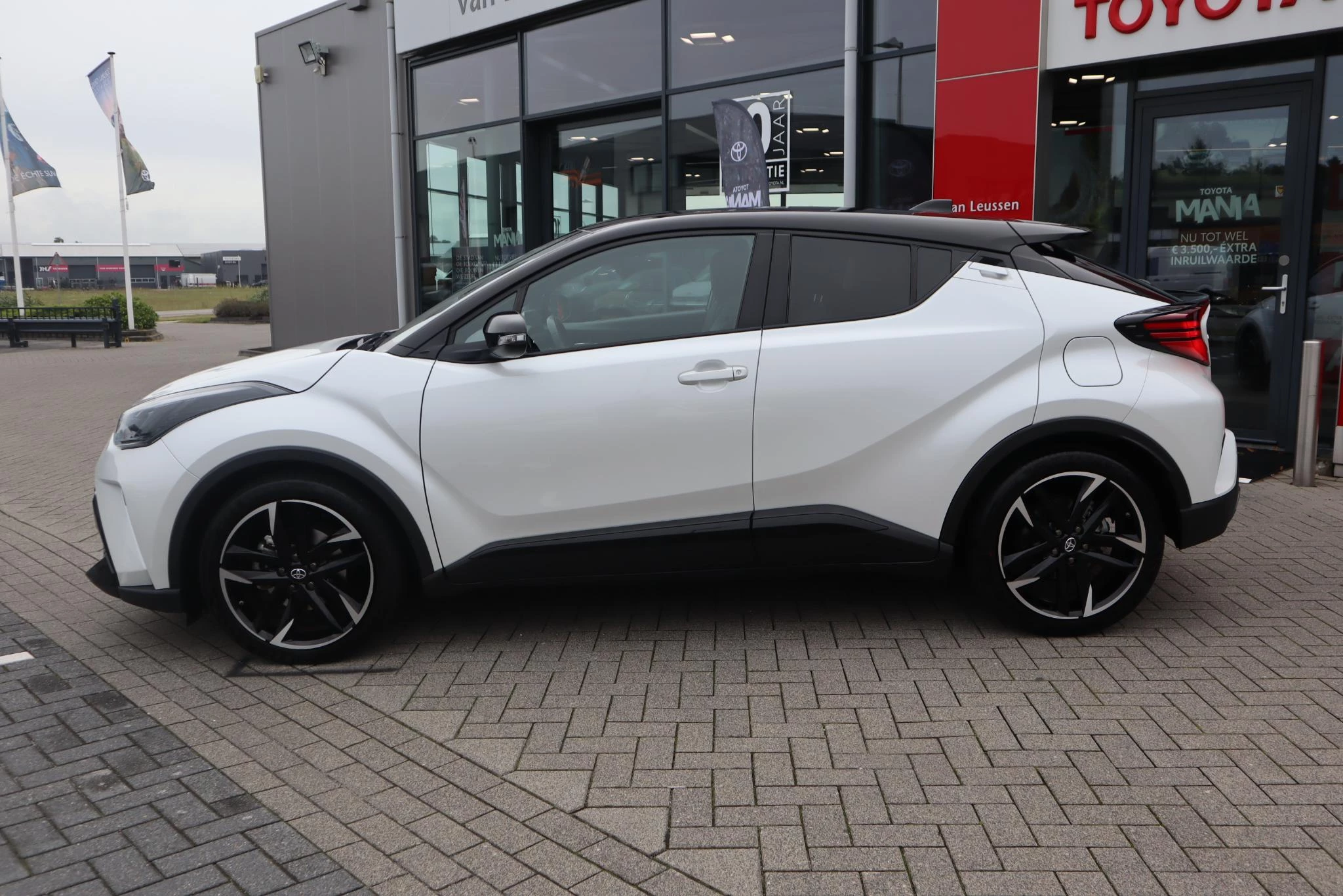 Hoofdafbeelding Toyota C-HR