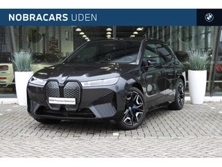 BMW iX xDrive40 Executive 77 kWh / Sportpakket / Panoramadak Sky Lounge / Parking Assistant Professional / Laserlight / Stoelventilatie / Soft-Close / Driving Assistant Professional