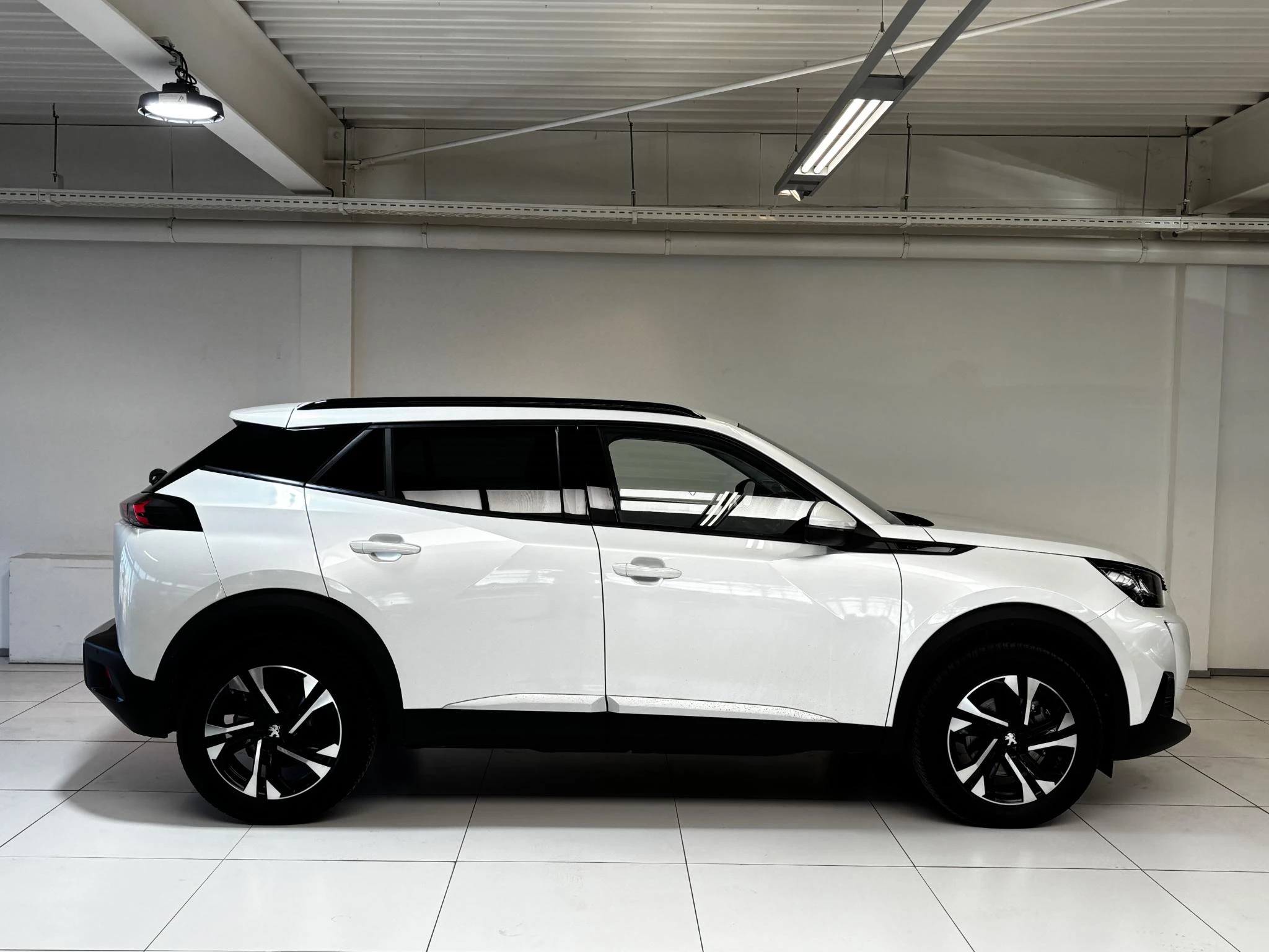 Hoofdafbeelding Peugeot e-2008