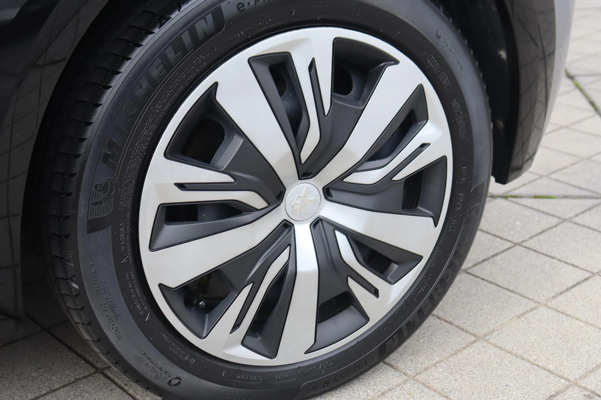 Hoofdafbeelding Peugeot e-208