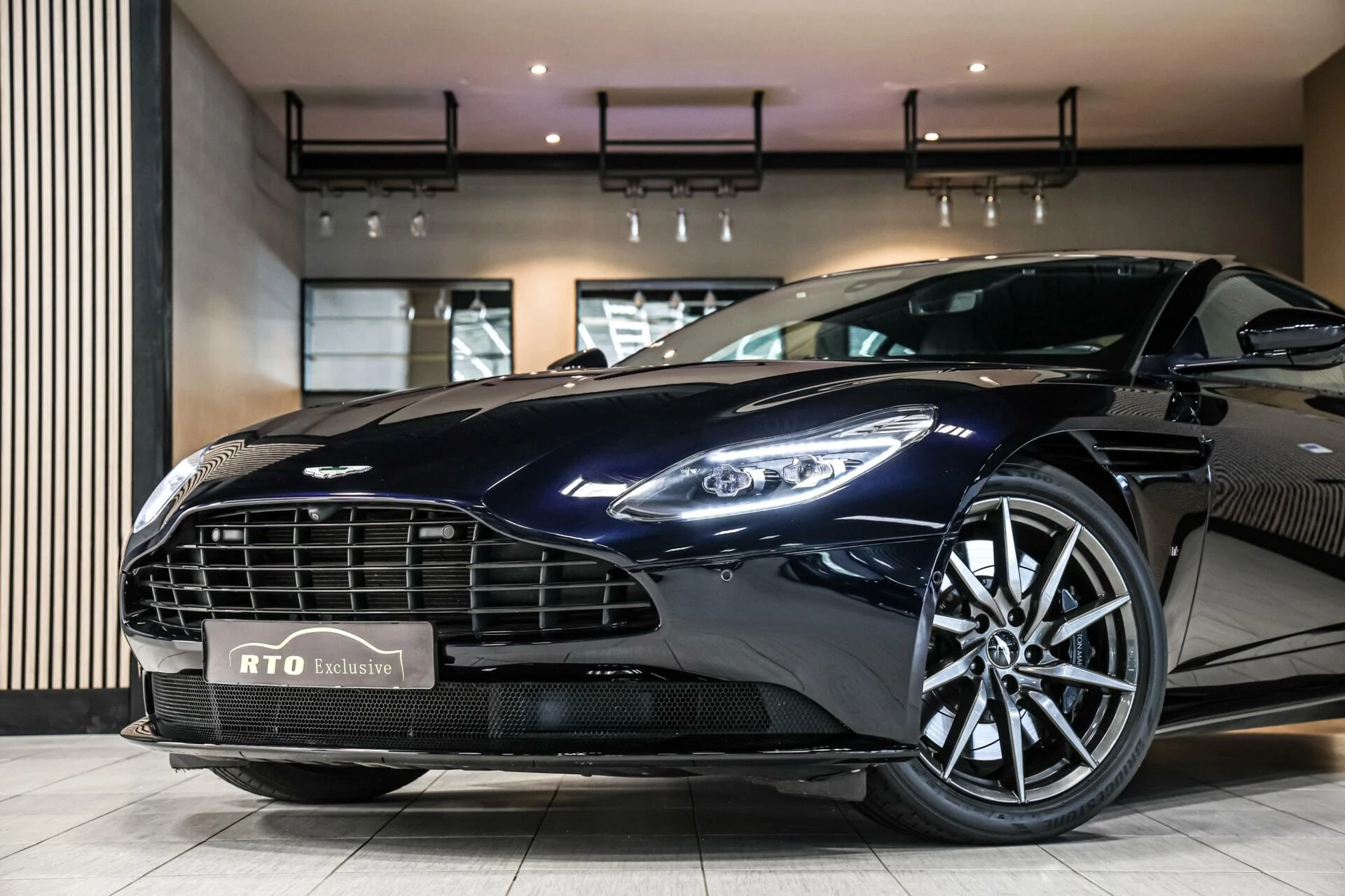 Hoofdafbeelding Aston Martin DB11