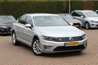 Volkswagen Passat 1.4 TSI GTE Connected Series / Trekhaak / CarPlay / Navigatie / Parkeerhlp V+A / 17'' / DAB / Cruise Control