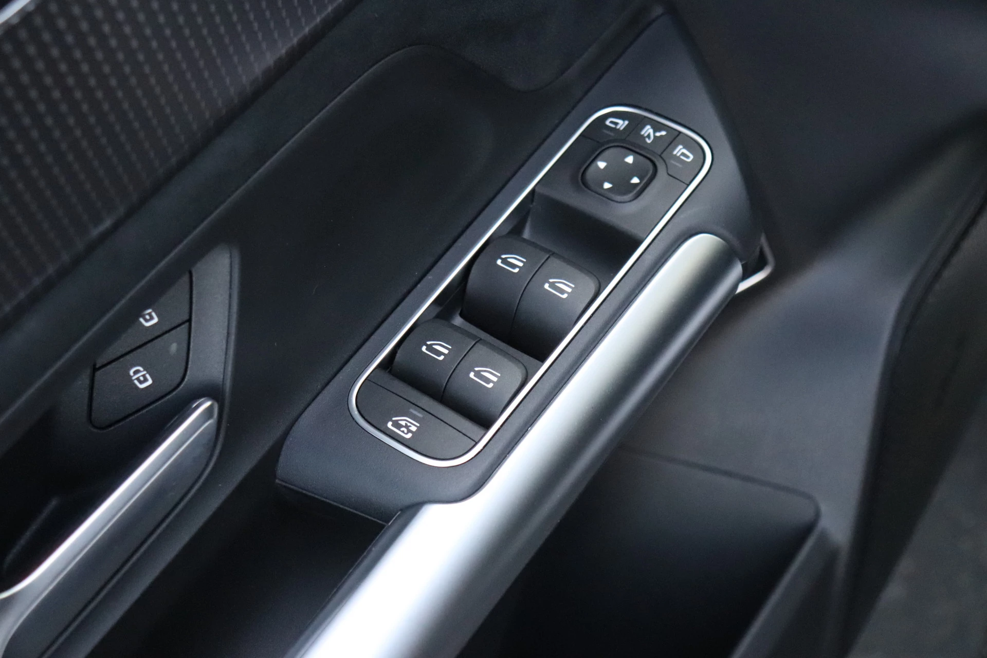 Hoofdafbeelding Mercedes-Benz EQA