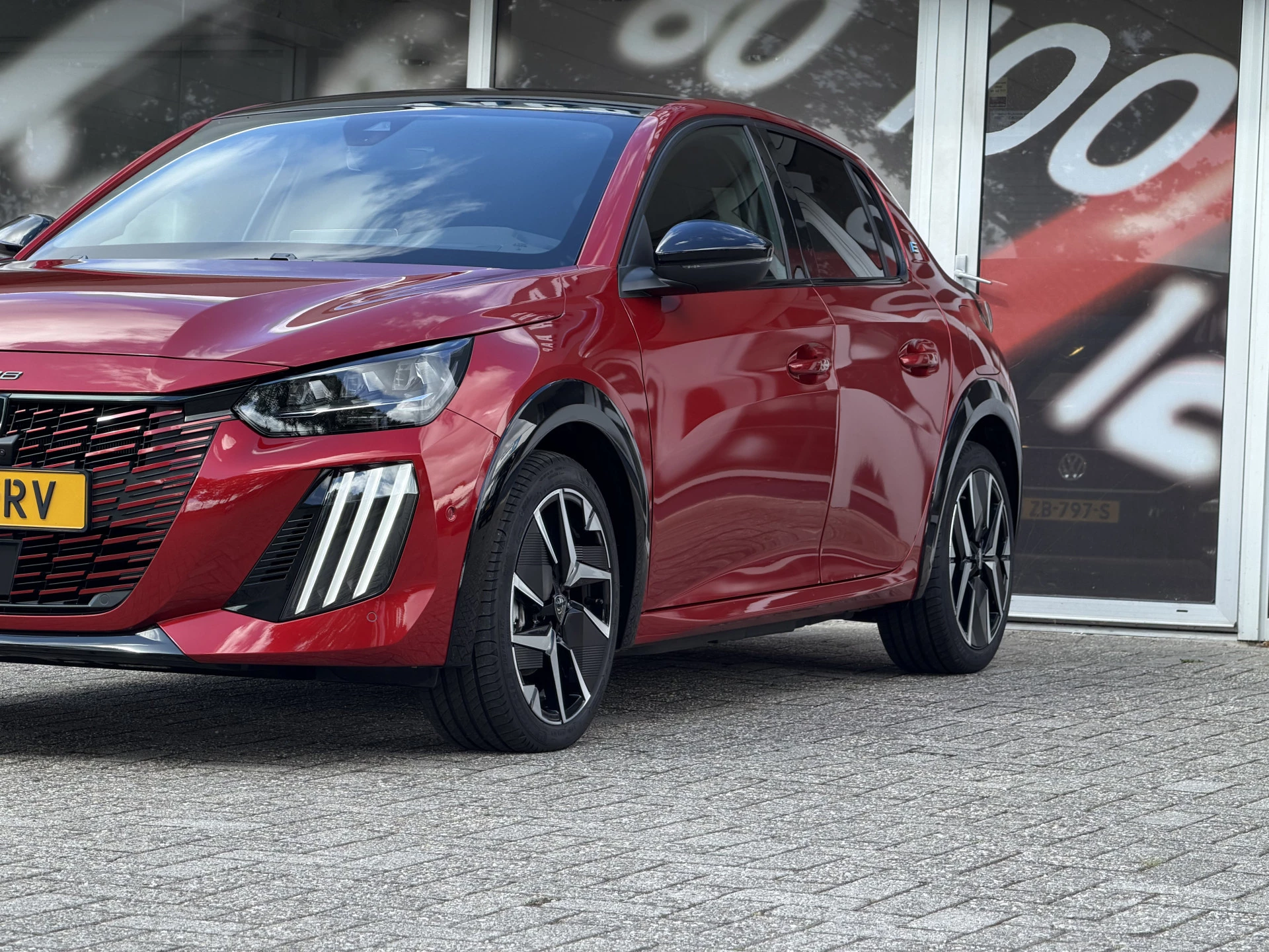 Hoofdafbeelding Peugeot e-208