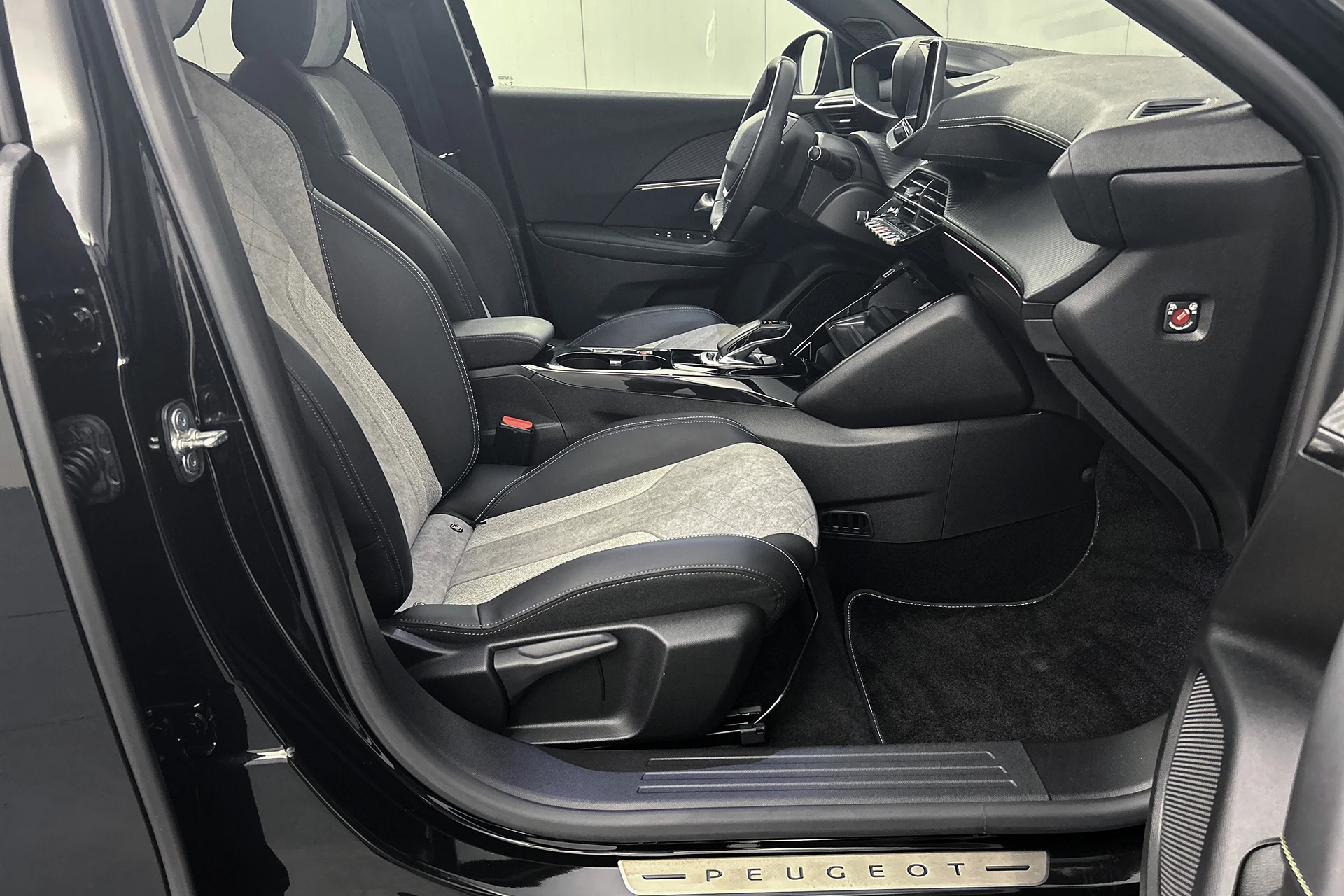 Hoofdafbeelding Peugeot e-2008