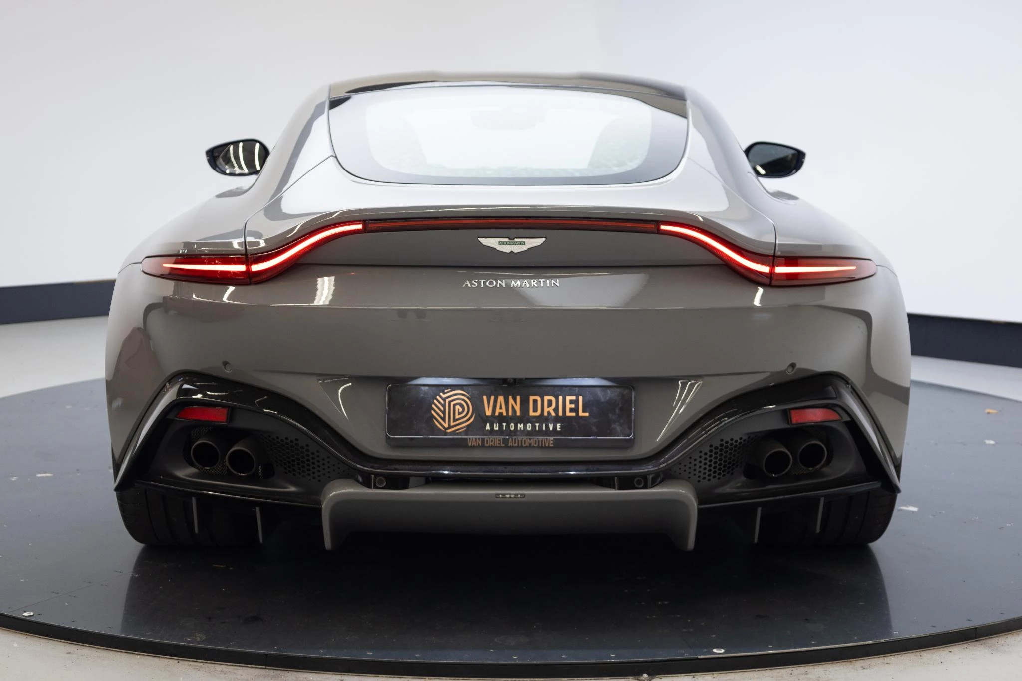 Hoofdafbeelding Aston Martin V8 Vantage