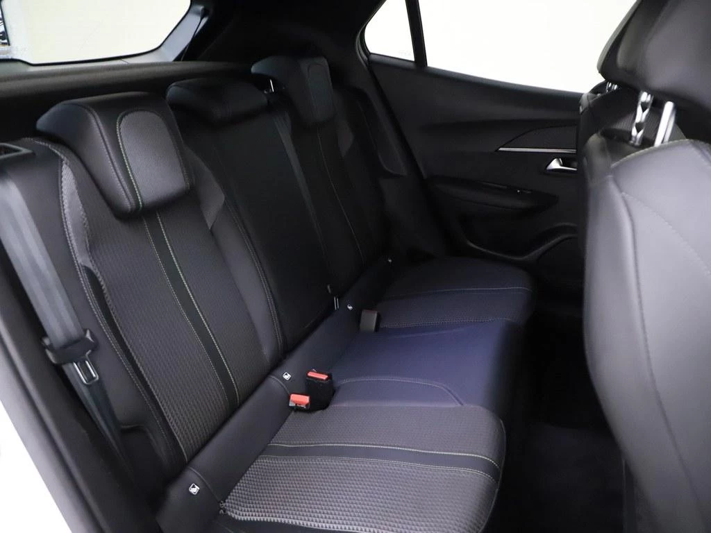 Hoofdafbeelding Peugeot e-2008