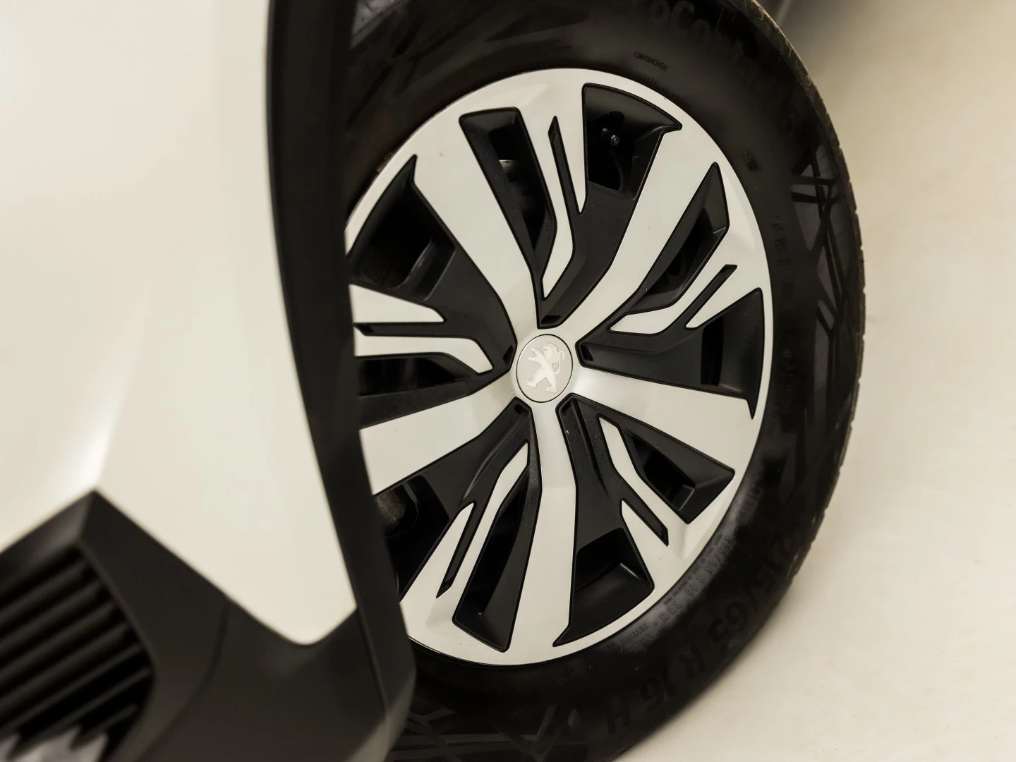 Hoofdafbeelding Peugeot e-2008