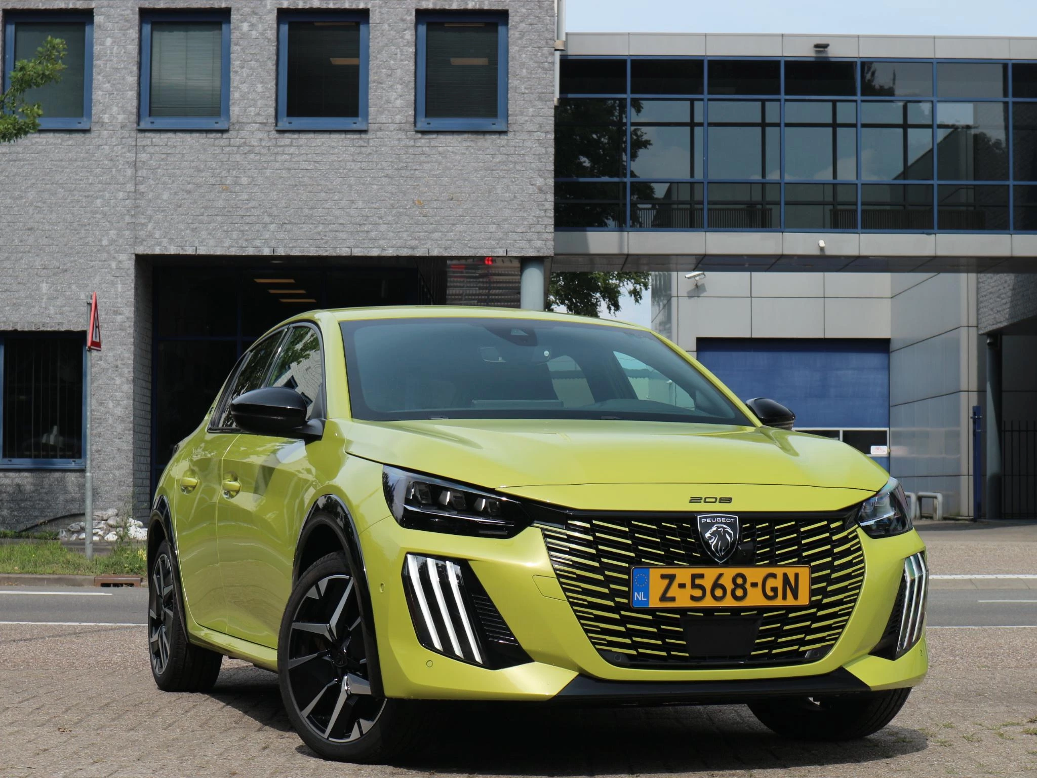 Hoofdafbeelding Peugeot e-208