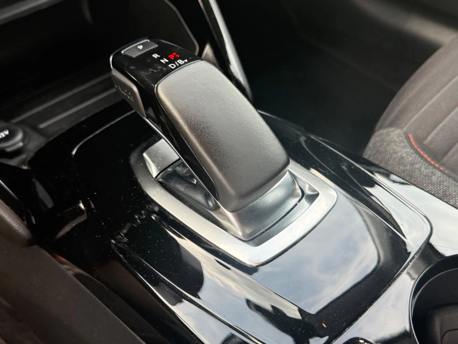 Hoofdafbeelding Peugeot e-208