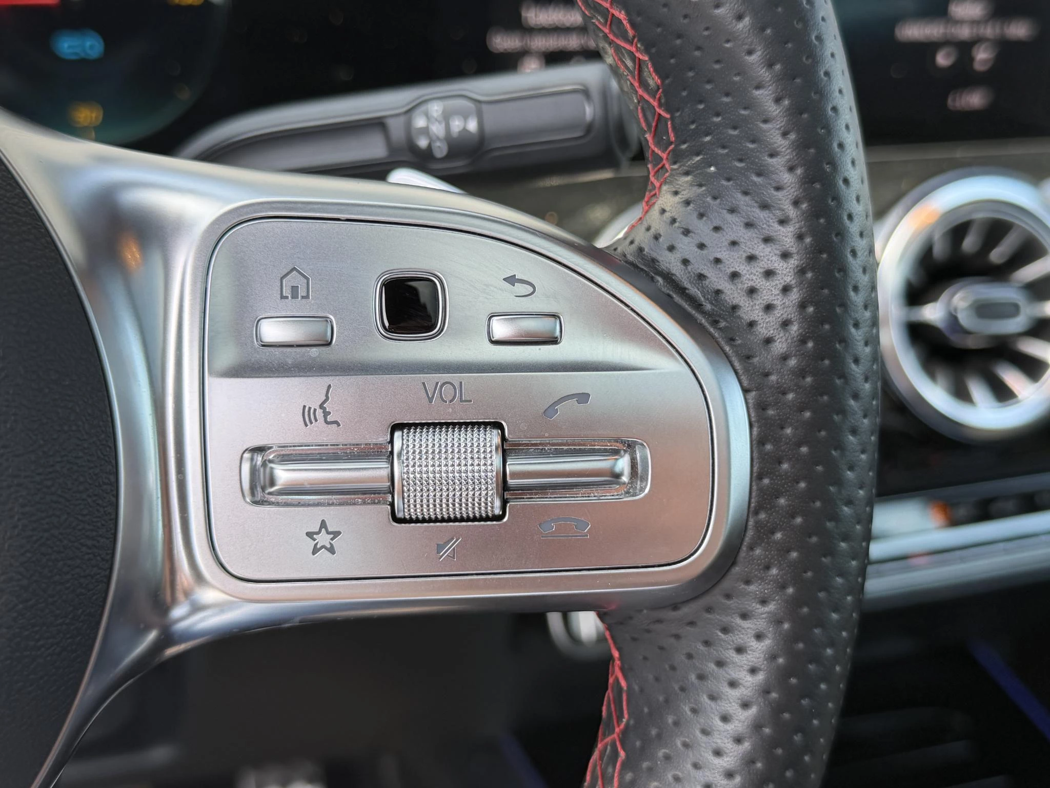 Hoofdafbeelding Mercedes-Benz EQA