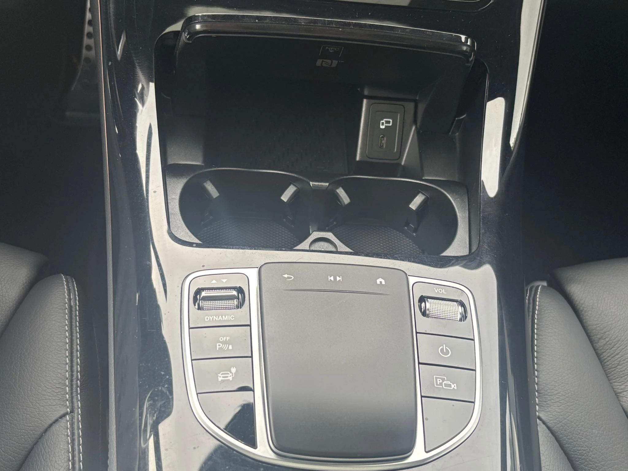 Hoofdafbeelding Mercedes-Benz EQC
