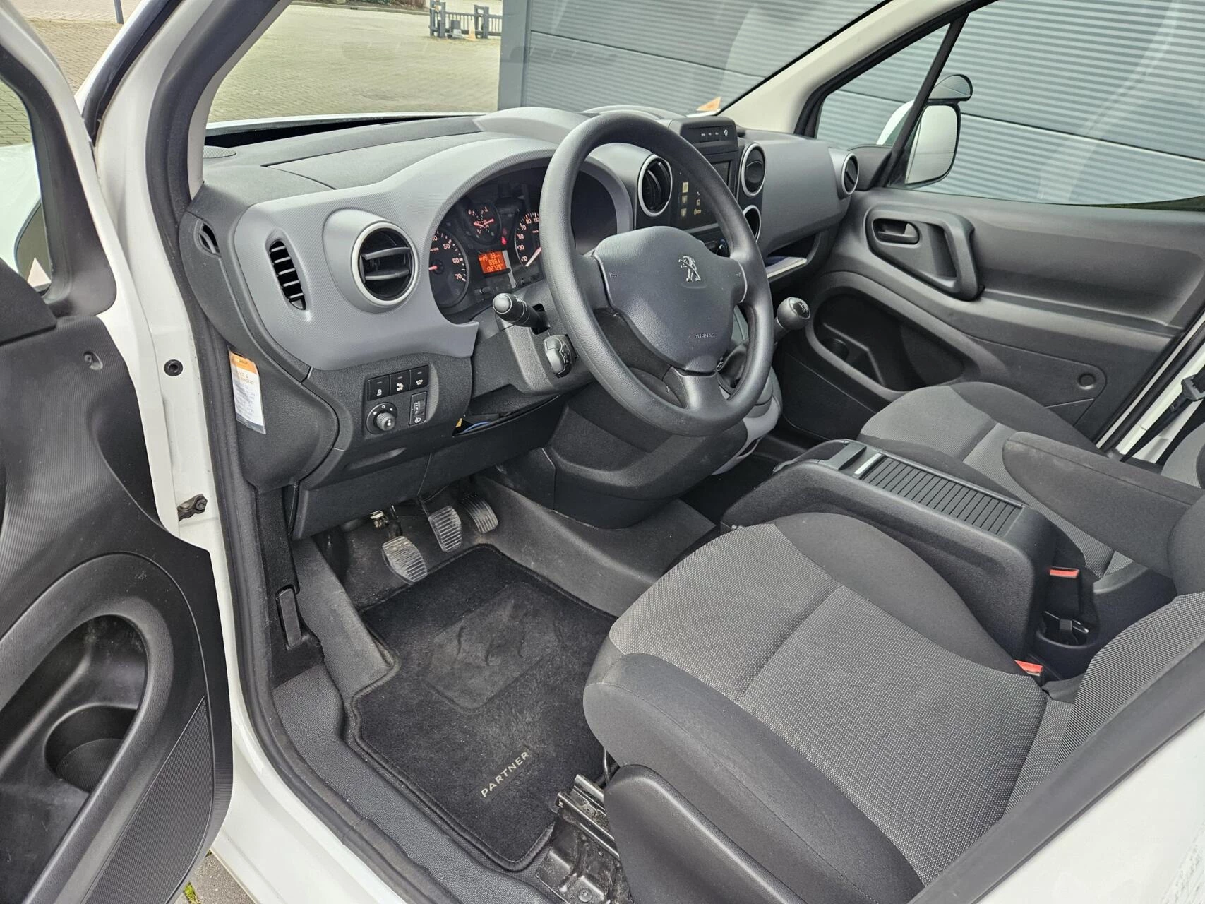 Hoofdafbeelding Peugeot Partner