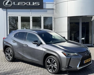 Hoofdafbeelding Lexus UX Lexus UX 250h Preference Line EL-ACHTERKLEP BLIND-SPOT KEY-LESS APPLE-CARPLAY