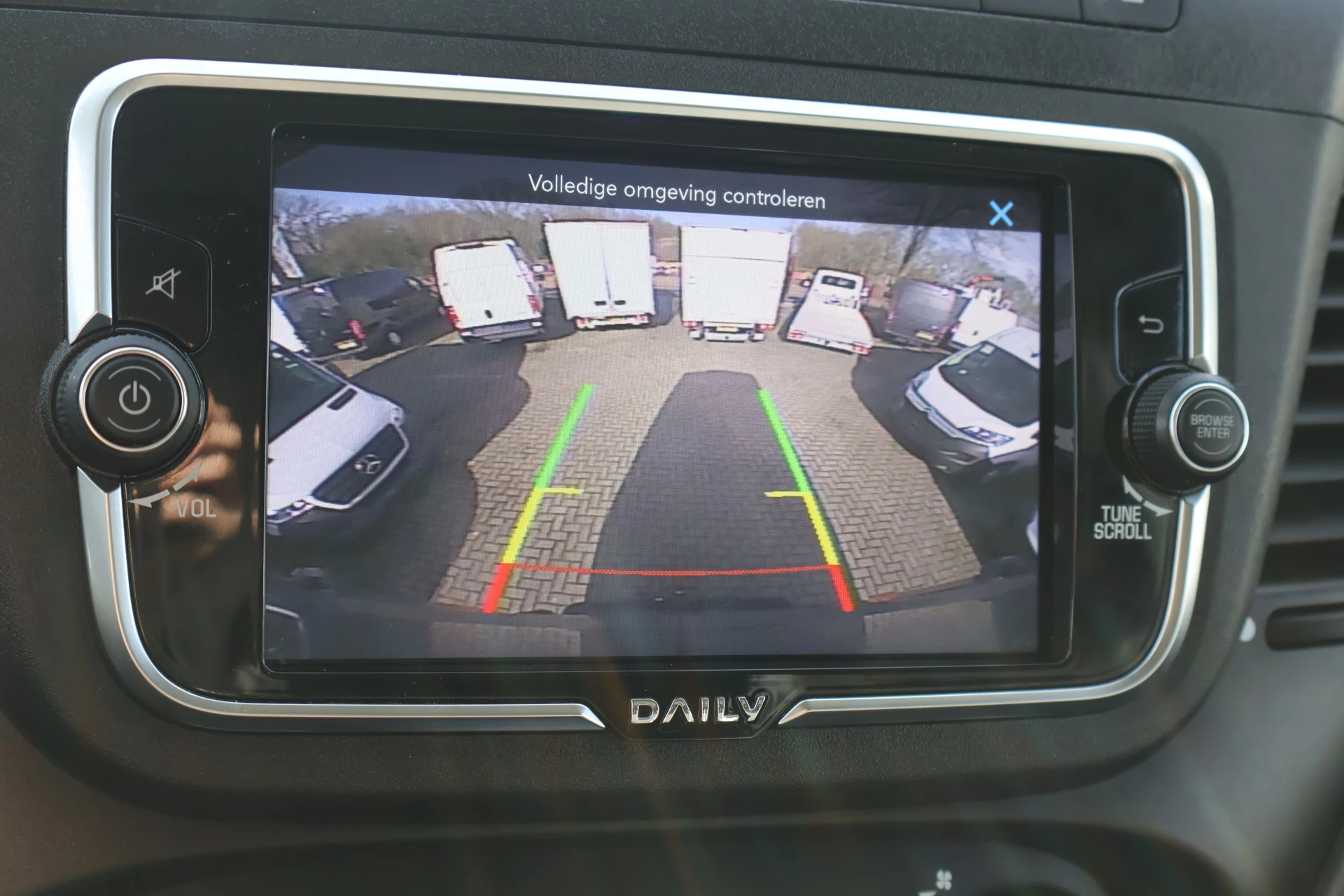Hoofdafbeelding Iveco 35S18 L2 H2 Automaat Airco Navigatie 3.5T Trekhaak