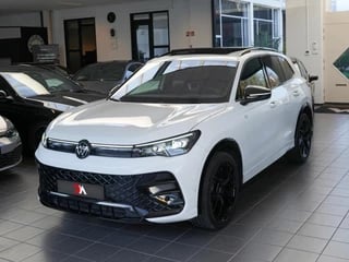 Volkswagen Tiguan 1.5 TSI R-Line Black Edition HUD Trekhaak Pano Massage