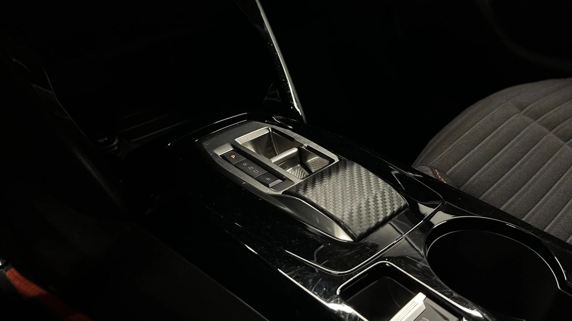 Hoofdafbeelding Peugeot e-208