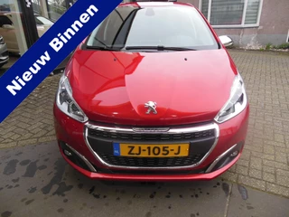 Hoofdafbeelding Peugeot 208 Peugeot 208 1.2 PureTech Signature Staat in DE KRIM