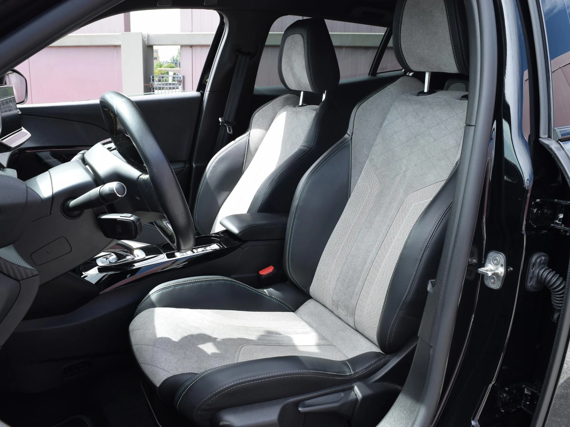 Hoofdafbeelding Peugeot e-2008