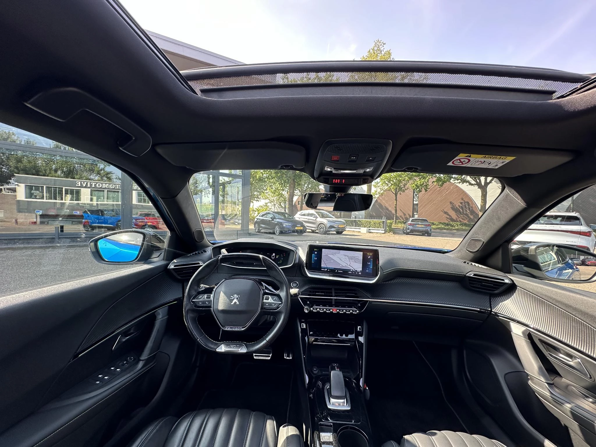 Hoofdafbeelding Peugeot e-2008