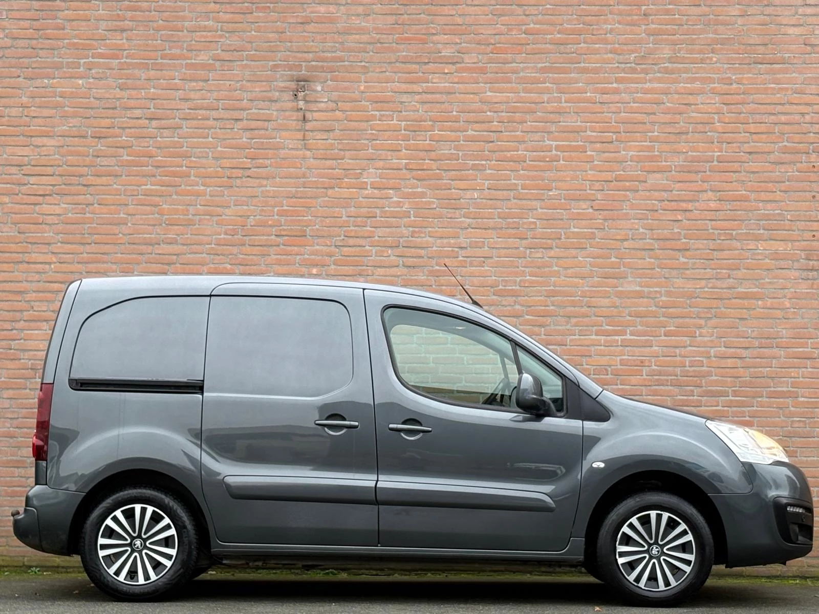 Hoofdafbeelding Peugeot Partner