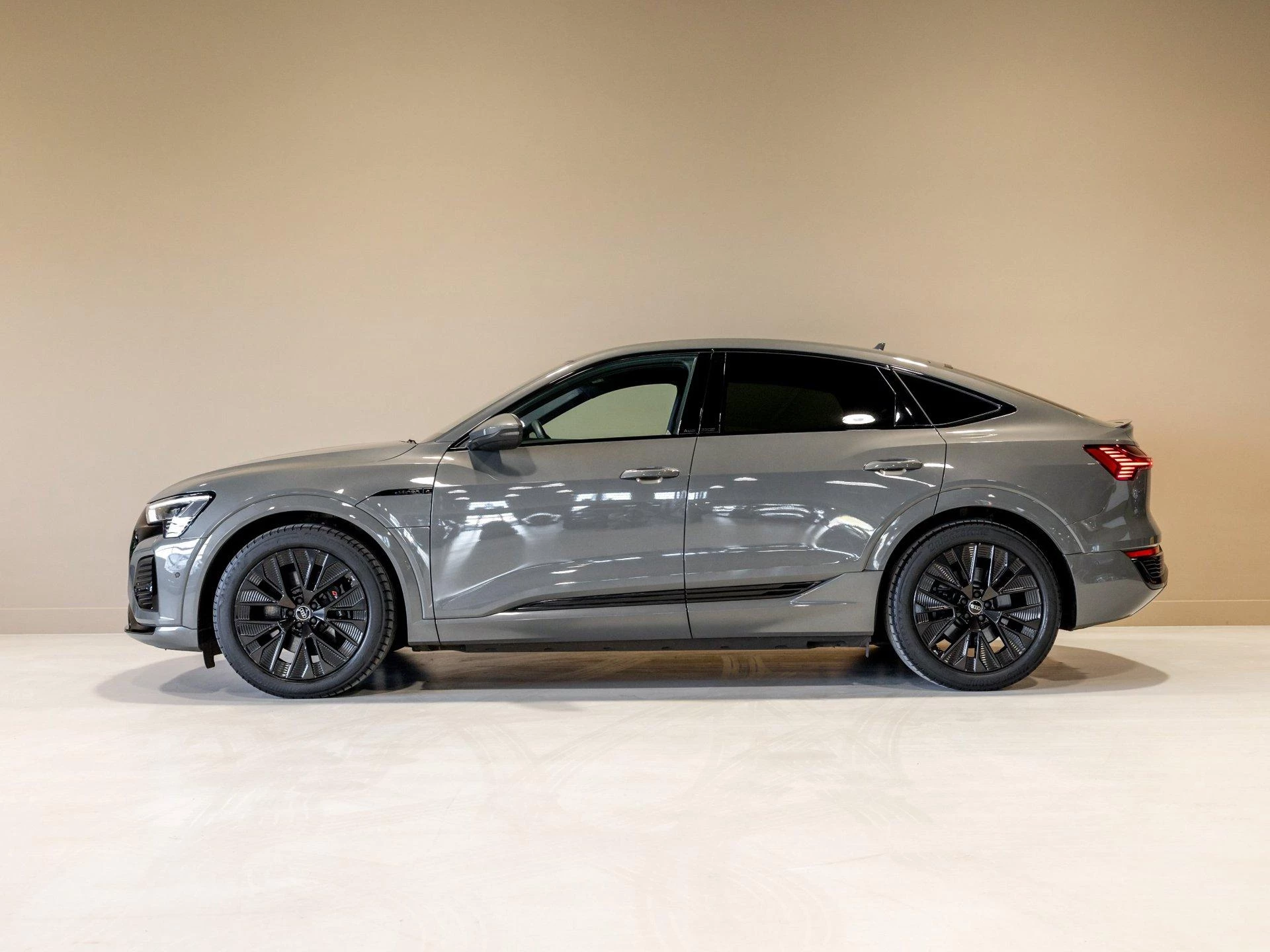 Hoofdafbeelding Audi Q8 Sportback e-tron
