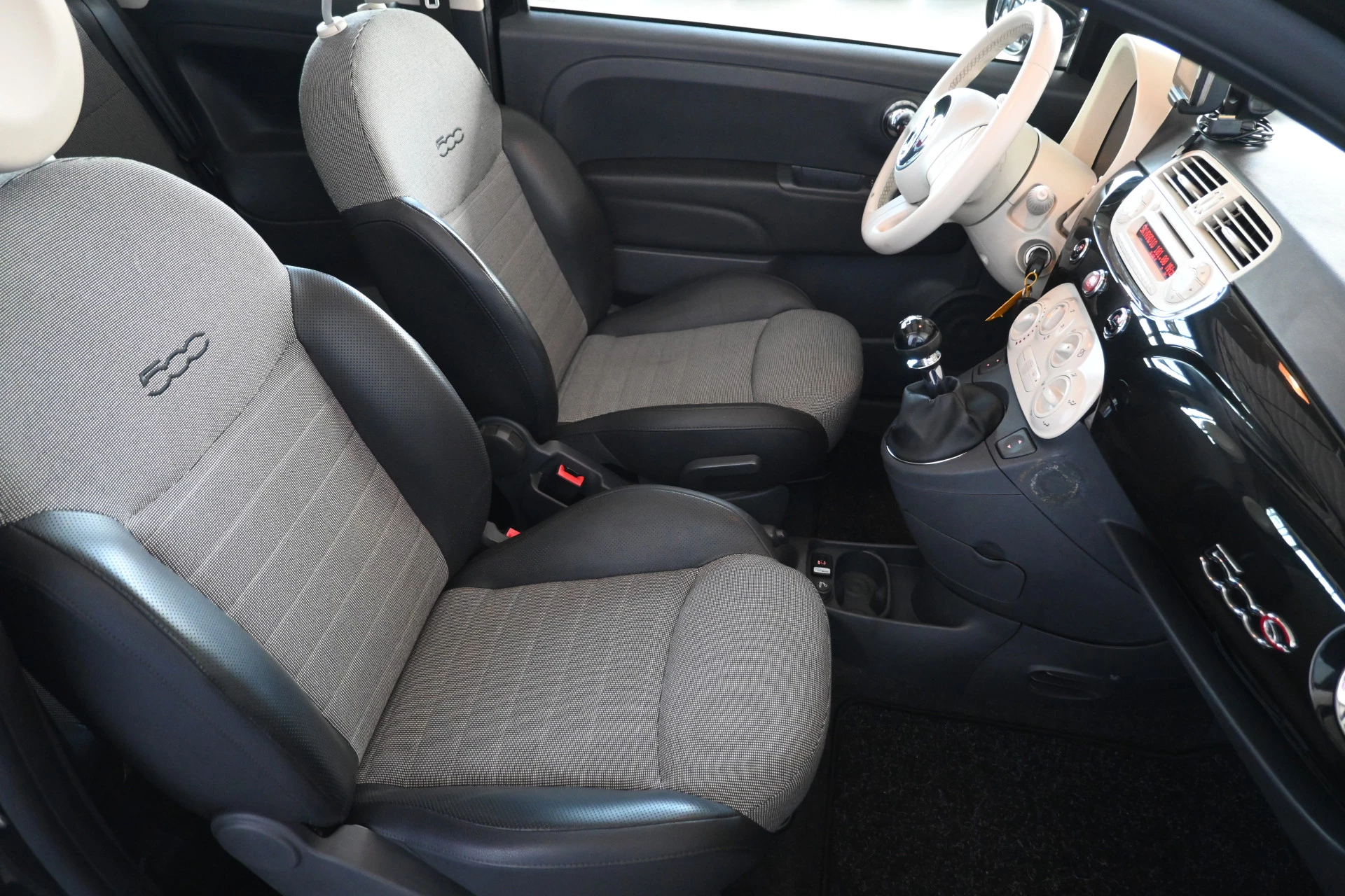 Hoofdafbeelding Fiat 500C