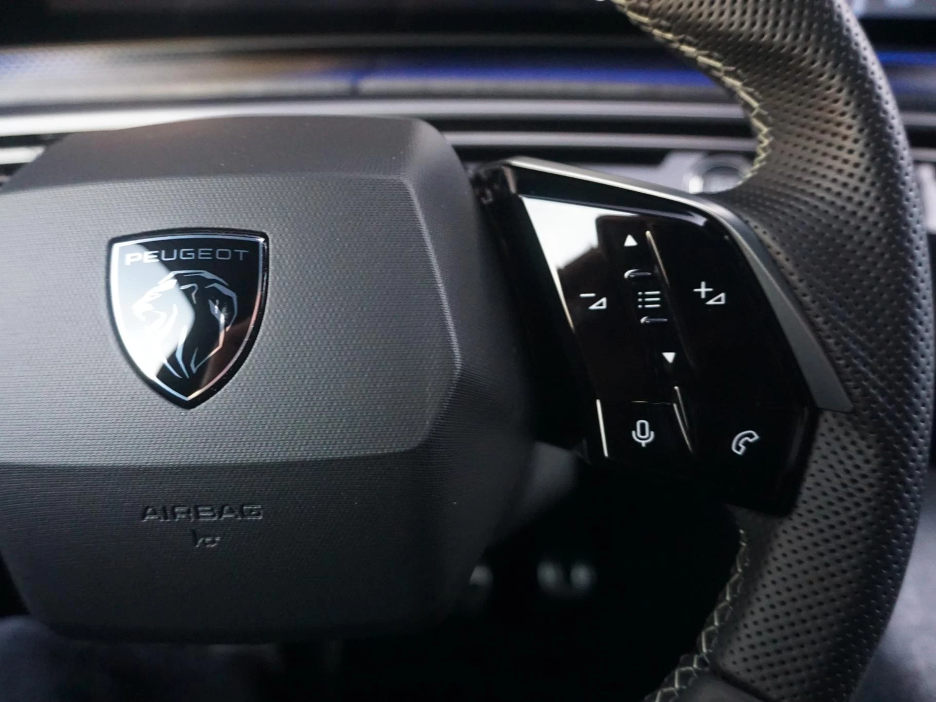 Hoofdafbeelding Peugeot e-3008