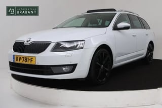 Skoda Octavia Combi 1.0 TSI Greentech Style Business Automaat (PANORAMADAK, NAVIGATIE, CAMERA, STOELV, NL-AUTO, GOED ONDERHOUDEN)