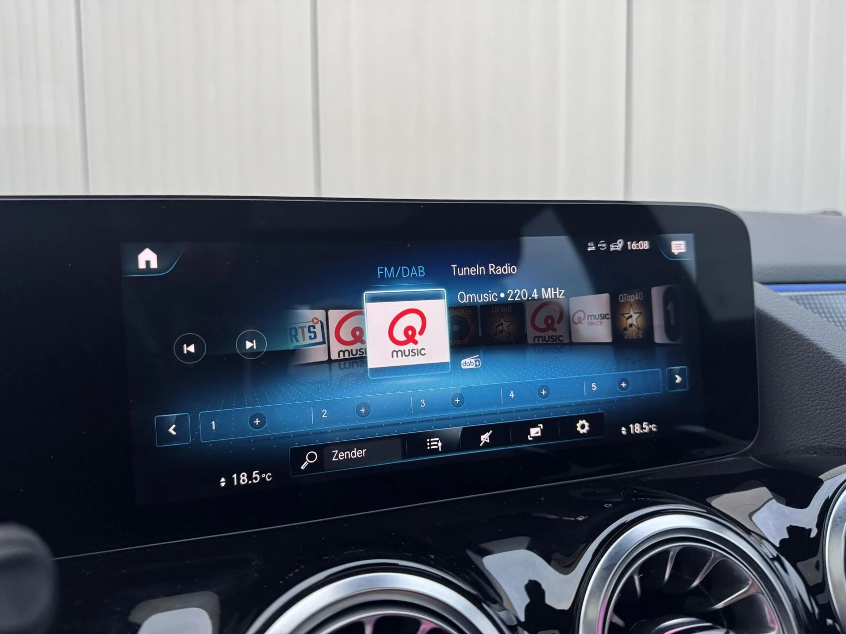 Hoofdafbeelding Mercedes-Benz EQA