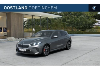 Hoofdafbeelding BMW 1 Serie BMW 1 Serie 120 M Sport Automaat / Panoramadak / Sportstoelen / Comfort Access / Head-Up / Adaptieve LED / Stoelverwarming / Getint glas