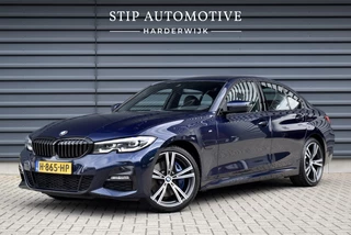 BMW 3 Serie 330e M Sport Individual | 1e Eigenaar | 19'' Wielen | Lederen Bekleding | CarPlay | Audio Media Pack |