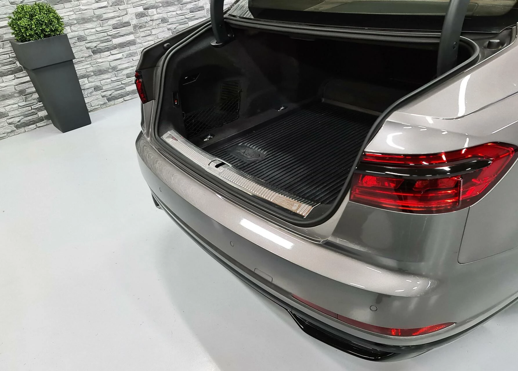 Hoofdafbeelding Audi A8