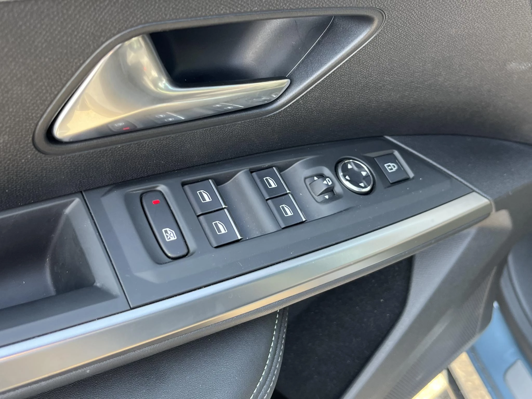 Hoofdafbeelding Peugeot e-5008