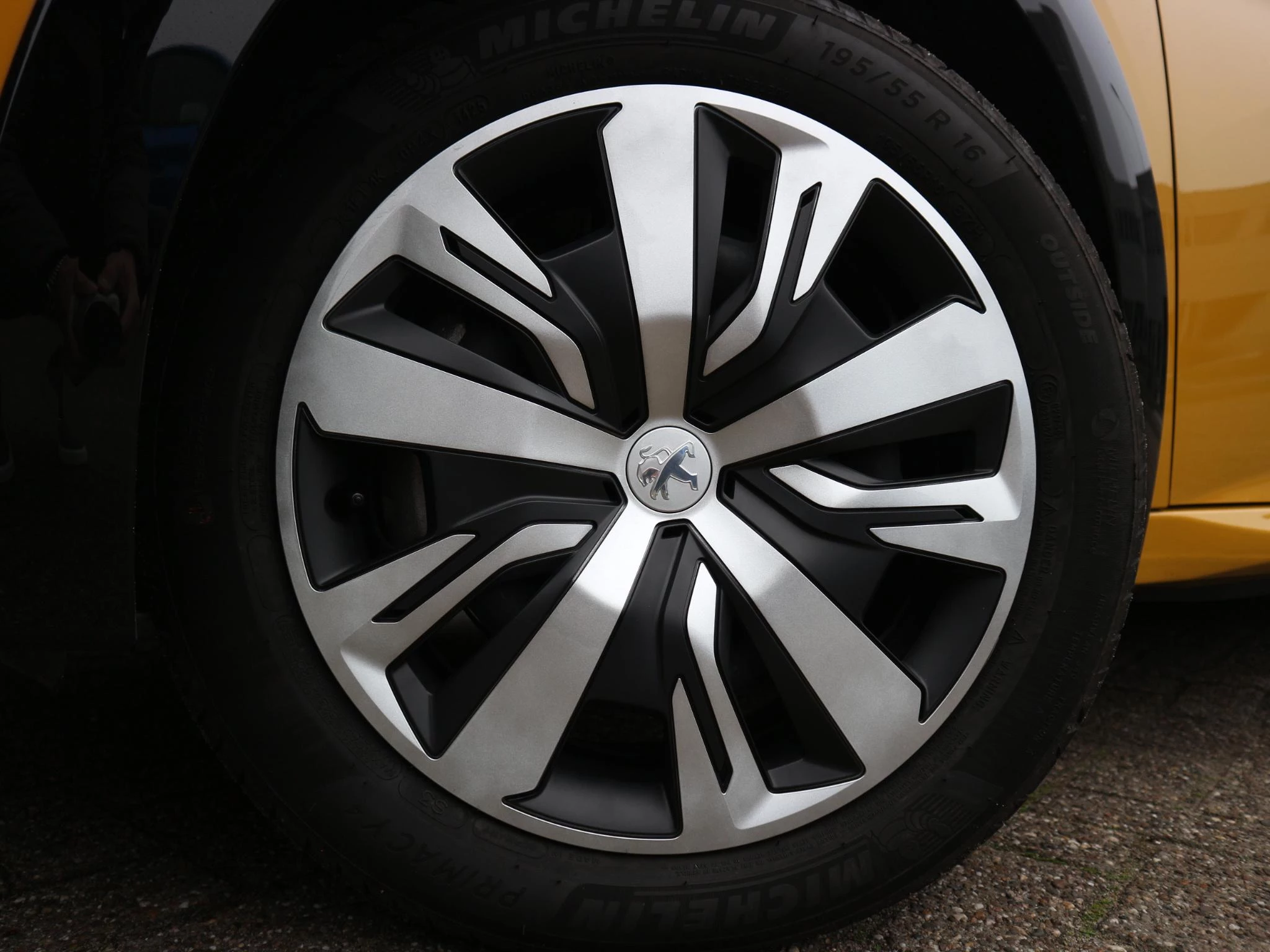 Hoofdafbeelding Peugeot e-208