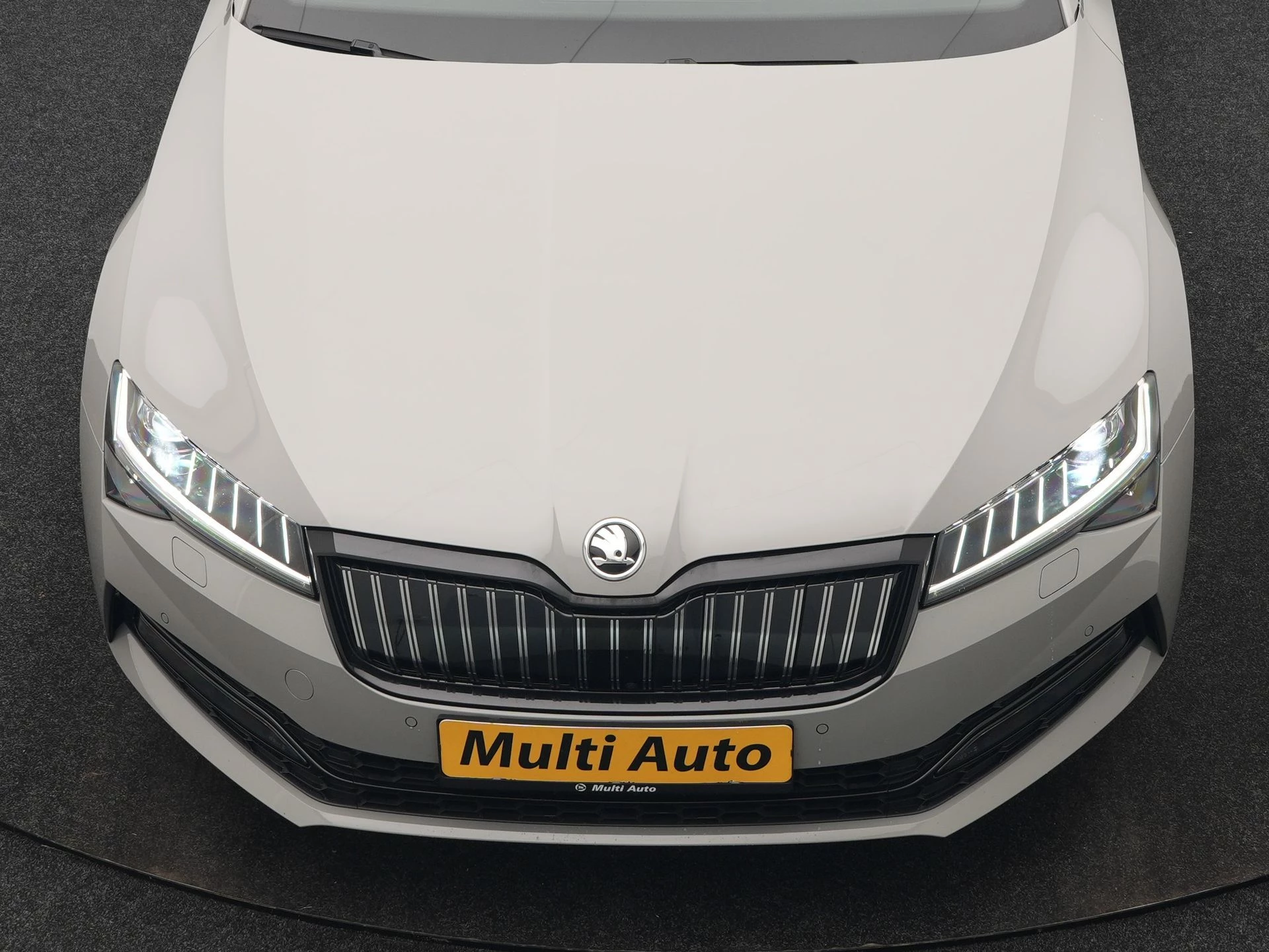 Hoofdafbeelding Škoda Superb