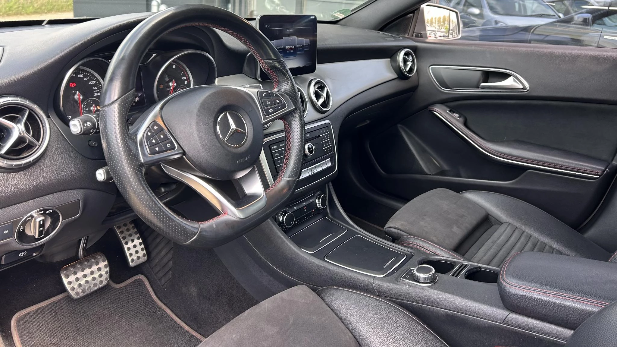 Hoofdafbeelding Mercedes-Benz CLA