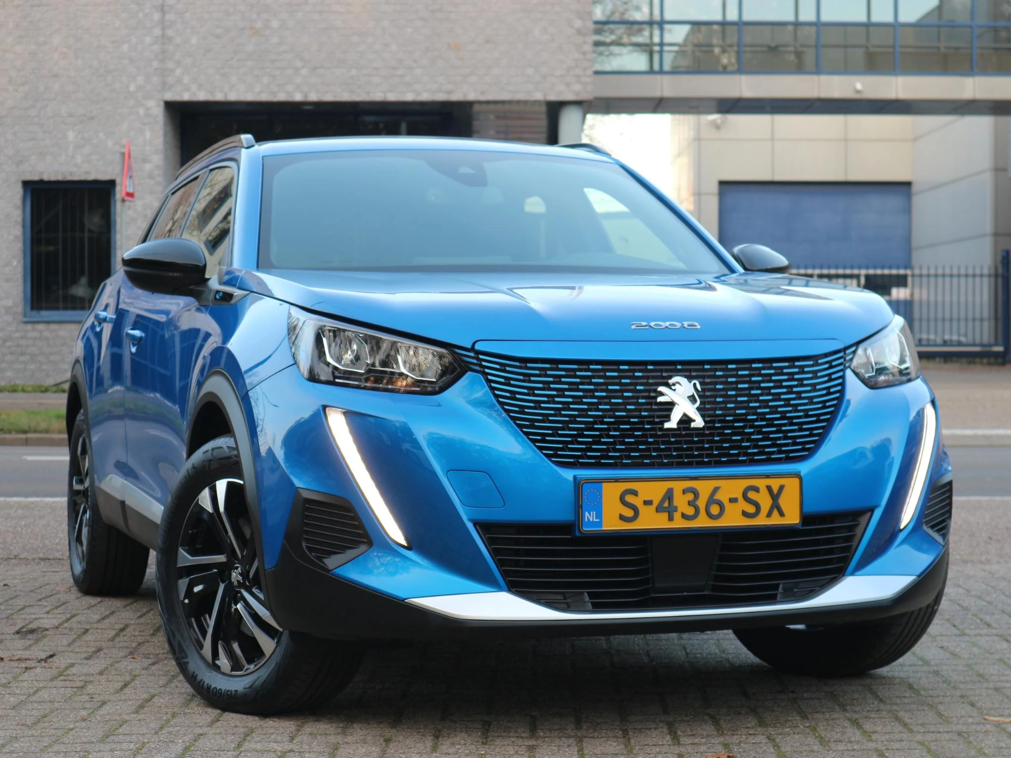 Hoofdafbeelding Peugeot e-2008