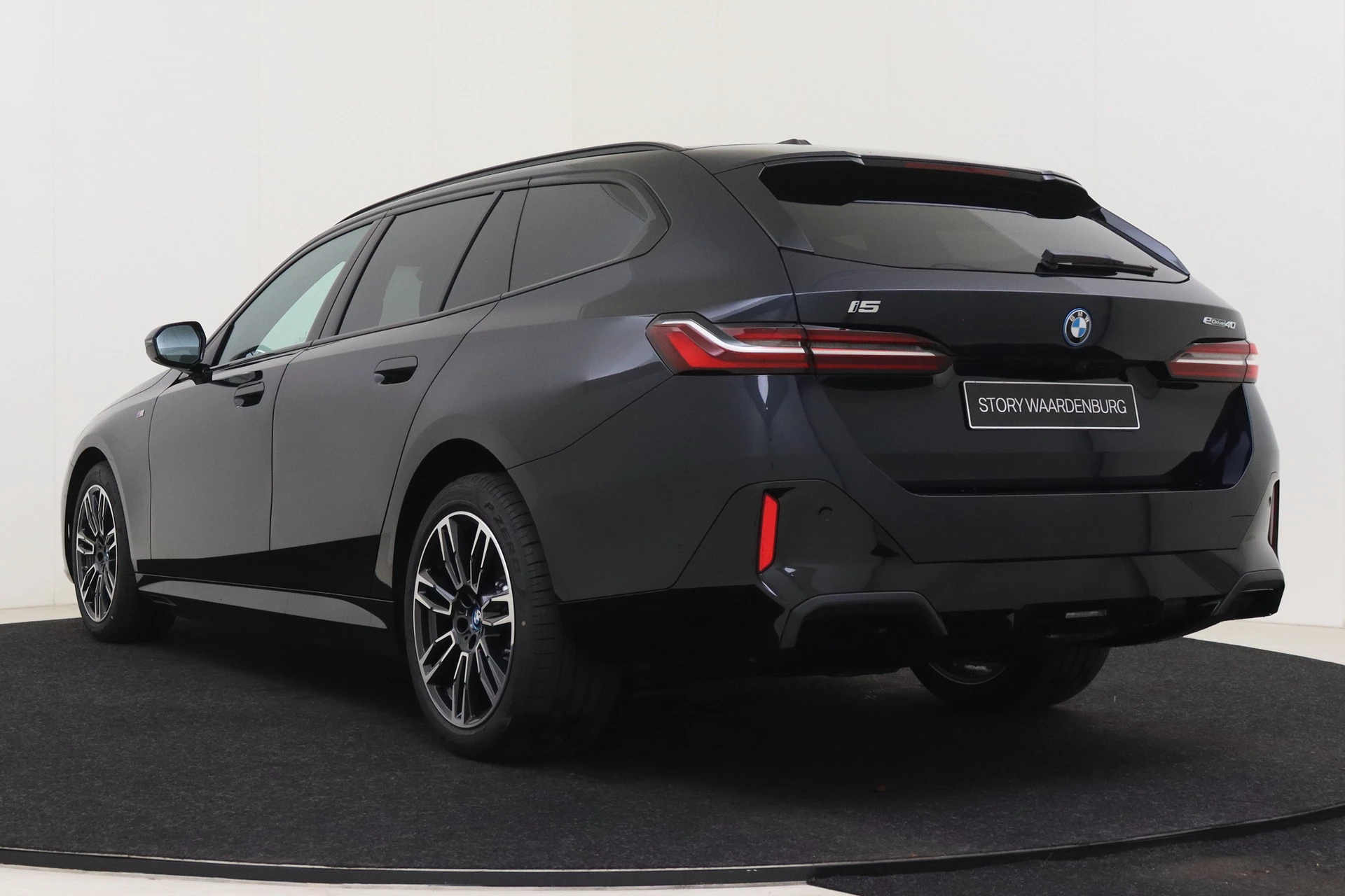 Hoofdafbeelding BMW i5