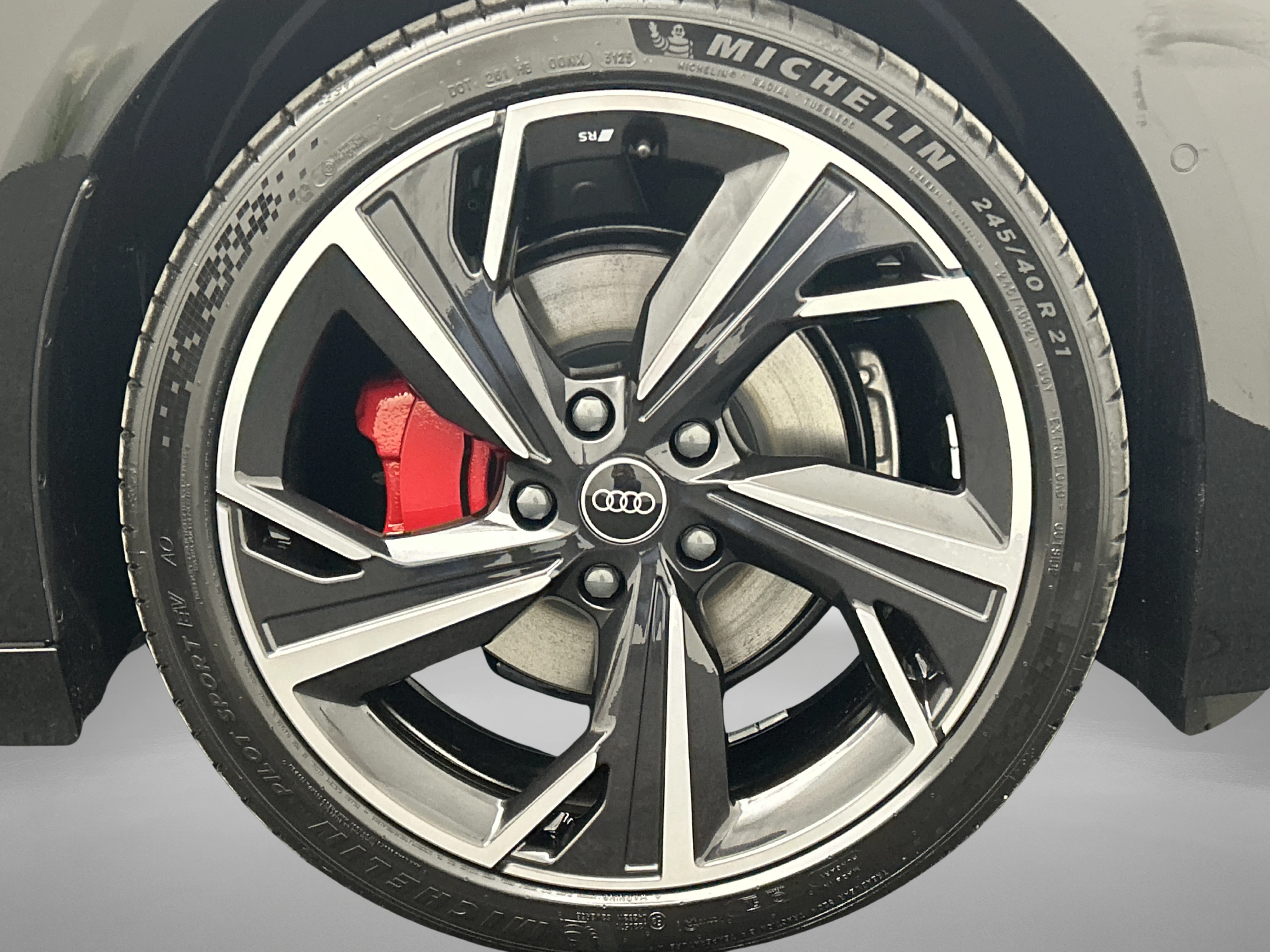 Hoofdafbeelding Audi A6 Avant e-tron