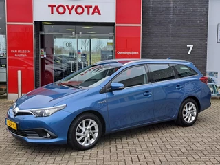 Hoofdafbeelding Toyota Auris Toyota Auris Touring Sports 1.8 HYBRID DYNAMIC NAVI CRUISE STOELVERW. PARK-SENSOREN LM-VELGEN LED