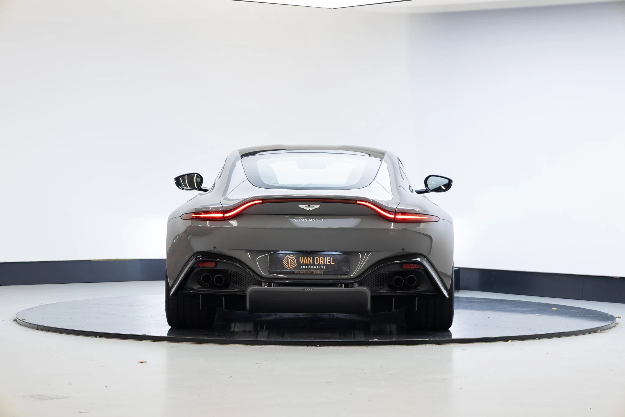 Hoofdafbeelding Aston Martin V8 Vantage