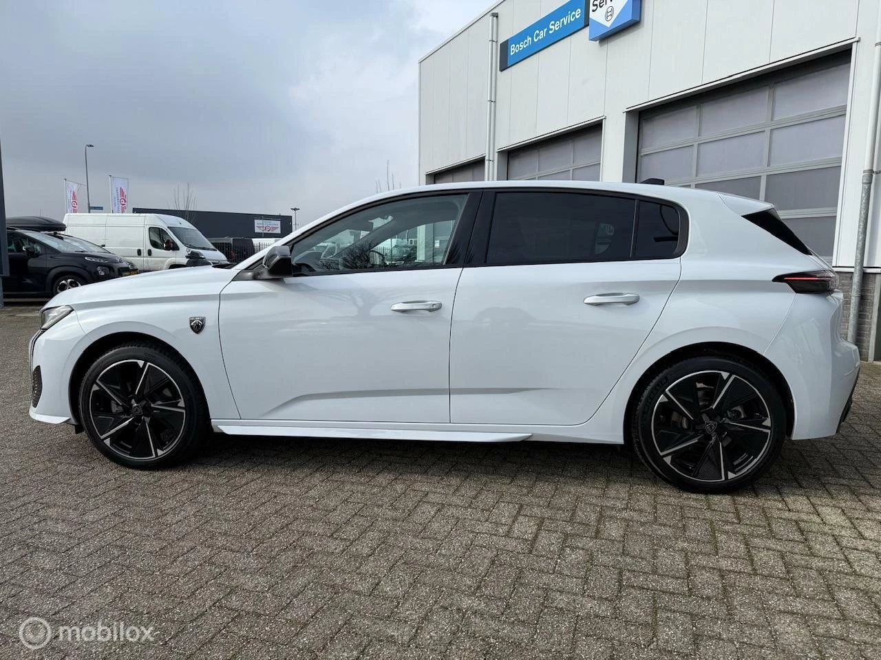 Hoofdafbeelding Peugeot e-308