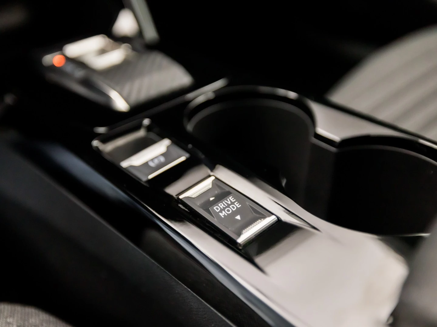 Hoofdafbeelding Peugeot e-2008